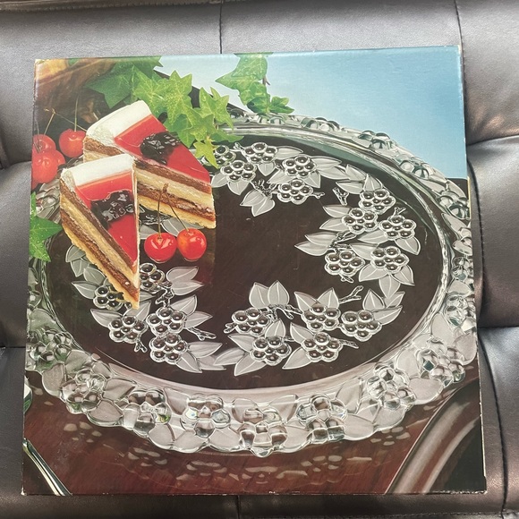 Home Beautiful crystal cake plate 13&1/4” - Picture 2 of 8